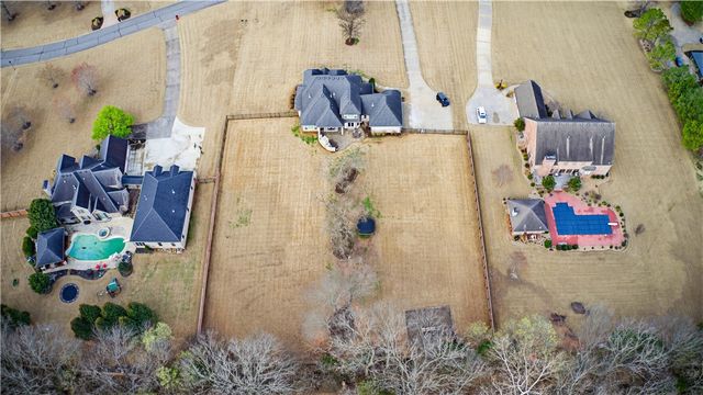 448 Polo Drive, Fayetteville, AR 72703