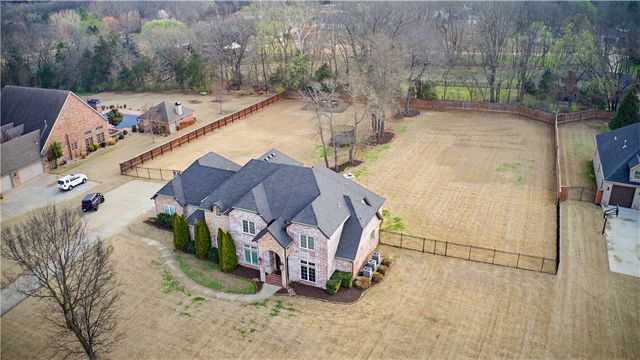 448 Polo Drive, Fayetteville, AR 72703
