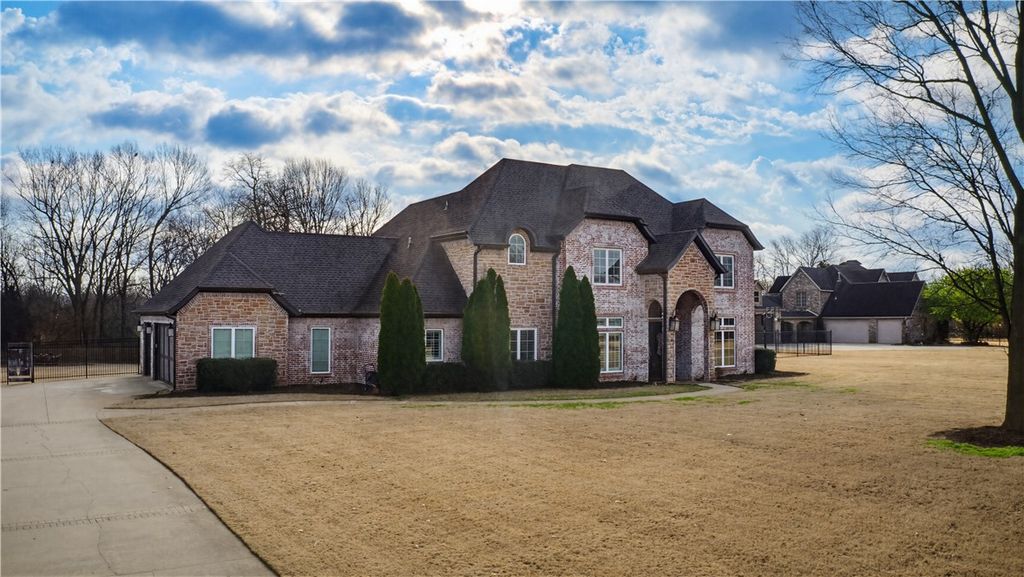 448 Polo Drive, Fayetteville, AR 72703