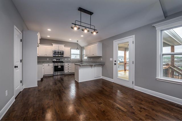 24653 Evans Road, Tonganoxie, KS 66086