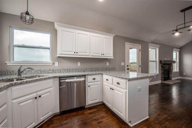24653 Evans Road, Tonganoxie, KS 66086