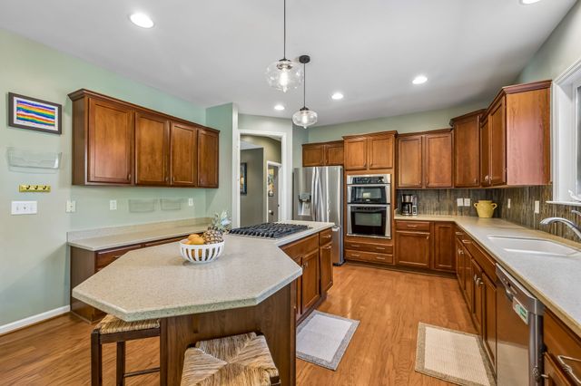 1009 Stone Ridge Dr, Nashville, TN 37211