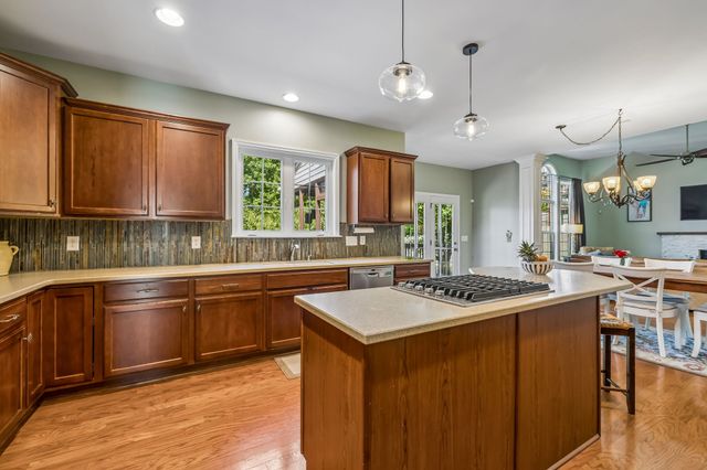 1009 Stone Ridge Dr, Nashville, TN 37211