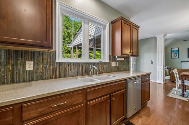 1009 Stone Ridge Dr, Nashville, TN 37211