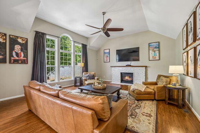 1009 Stone Ridge Dr, Nashville, TN 37211