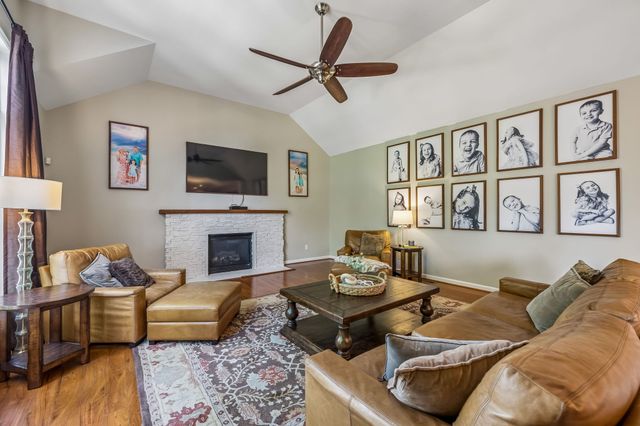 1009 Stone Ridge Dr, Nashville, TN 37211