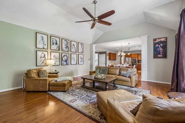 1009 Stone Ridge Dr, Nashville, TN 37211