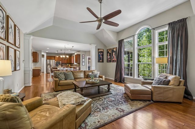 1009 Stone Ridge Dr, Nashville, TN 37211
