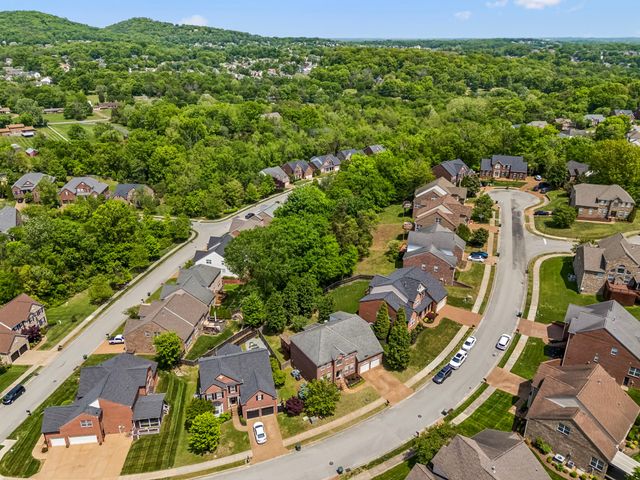 1009 Stone Ridge Dr, Nashville, TN 37211