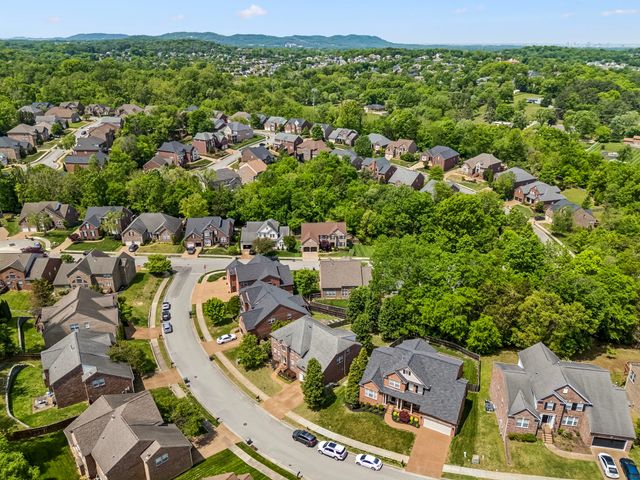 1009 Stone Ridge Dr, Nashville, TN 37211