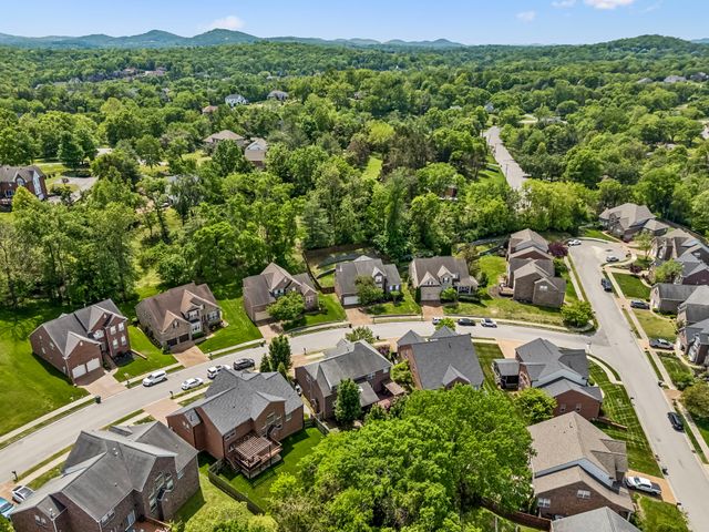 1009 Stone Ridge Dr, Nashville, TN 37211