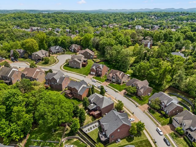 1009 Stone Ridge Dr, Nashville, TN 37211