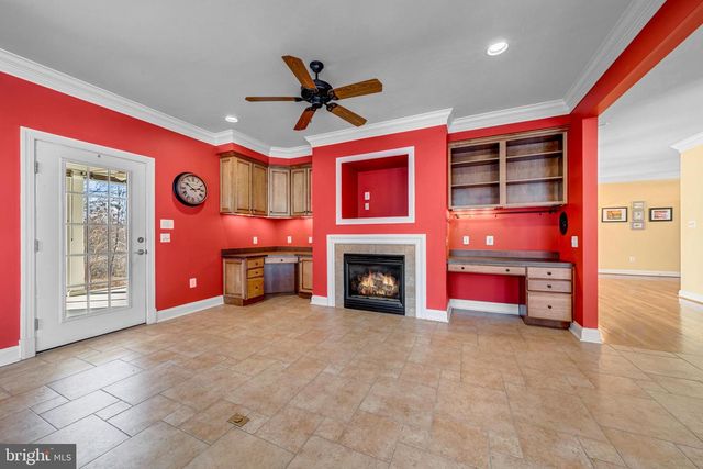 8986 WOODWARD RD, Marshall, VA 20115