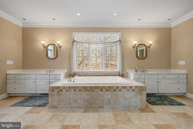 8986 WOODWARD RD, Marshall, VA 20115