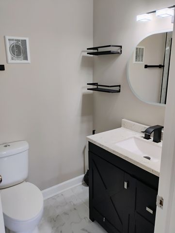 910 W Alleghany Drive 2B, Arlington Heights, IL 60004