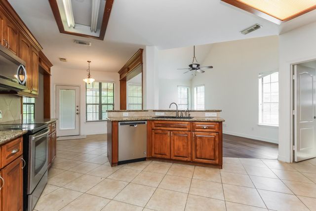 7606 Veranda Drive, Cove, TX 77523