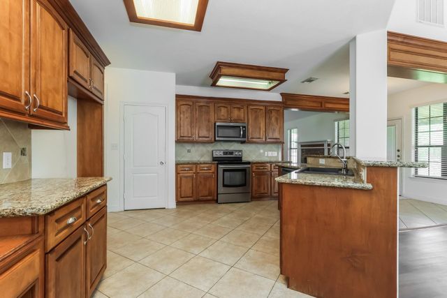 7606 Veranda Drive, Cove, TX 77523