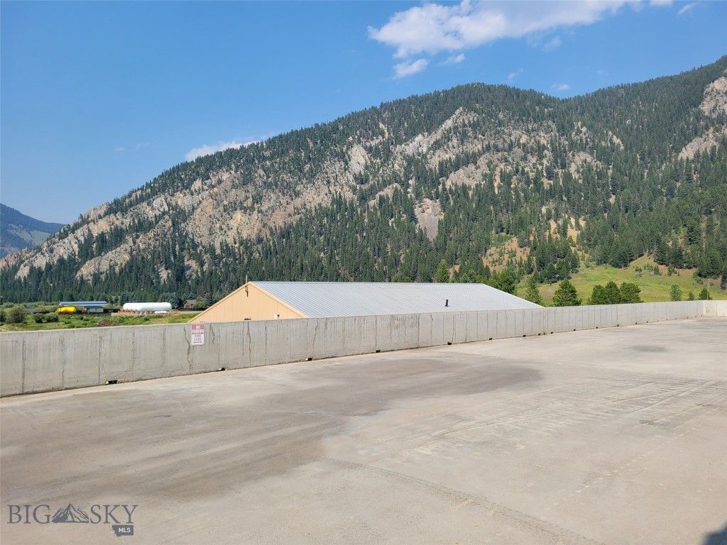 47220 Gallatin Road, Gallatin Gateway, MT 59730 photo 4