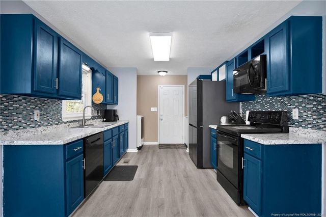 818 Eagle Landing Drive, Hope Mills, NC 28348