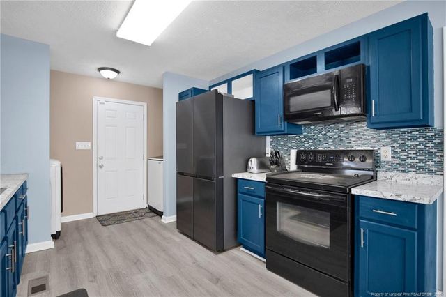 818 Eagle Landing Drive, Hope Mills, NC 28348