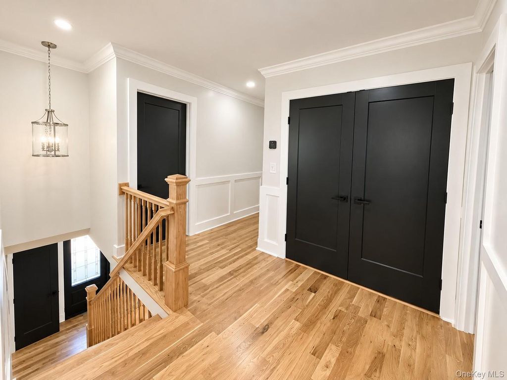 7 Shoreham Drive W, Dix Hills, NY 11746 — photo 3
