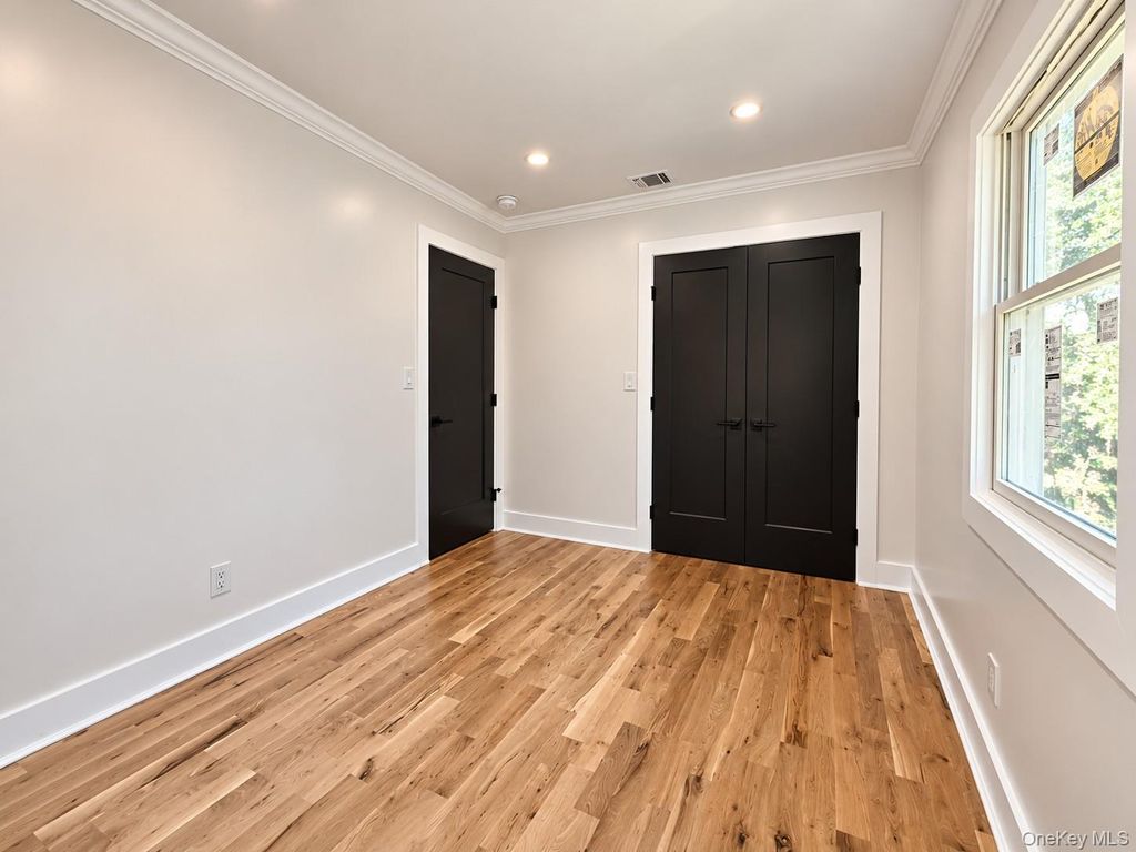7 Shoreham Drive W, Dix Hills, NY 11746 — photo 4