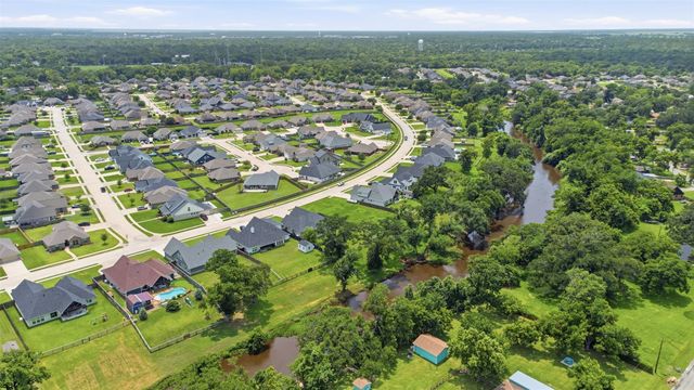 208 Creekside Lane, Lake Jackson, TX 77566