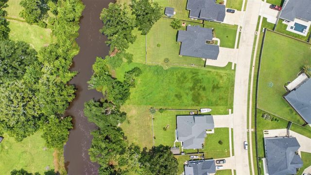 208 Creekside Lane, Lake Jackson, TX 77566