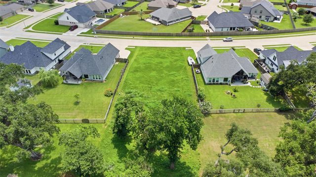 208 Creekside Lane, Lake Jackson, TX 77566