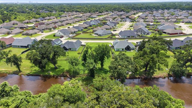 208 Creekside Lane, Lake Jackson, TX 77566