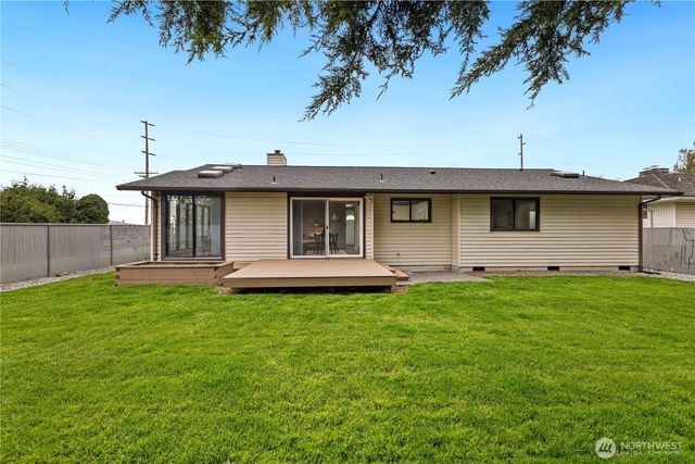 22038 11th Avenue S, Des Moines, WA 98198