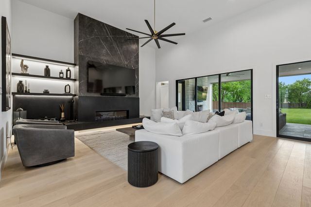 309 Glade Road, Colleyville, TX 76034