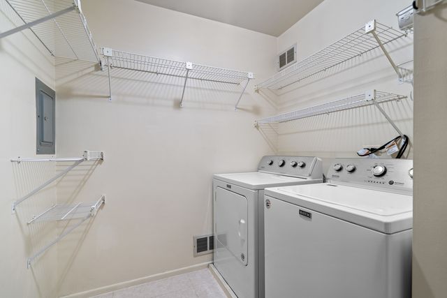 543 Williamsburg Court C2, Wheeling, IL 60090
