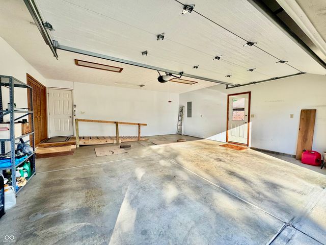 3756 S Fallow Trail, New Palestine, IN 46163