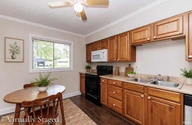 500 S Tara Lane, Muncie, IN 47304