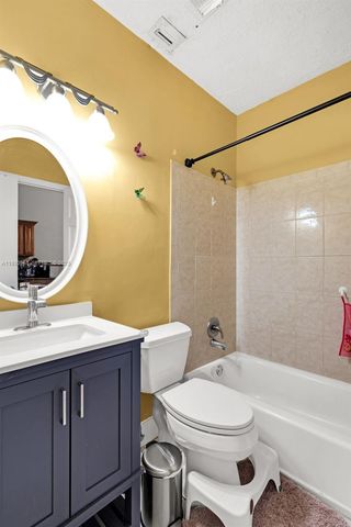 2340 Evergreen Ct, Pembroke Pines, FL 33026