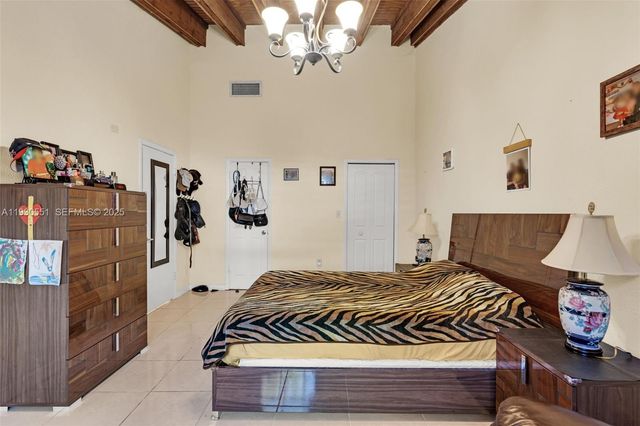 2340 Evergreen Ct, Pembroke Pines, FL 33026