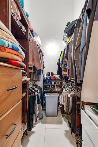 2340 Evergreen Ct, Pembroke Pines, FL 33026