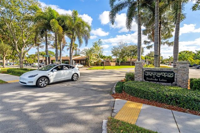 2340 Evergreen Ct, Pembroke Pines, FL 33026