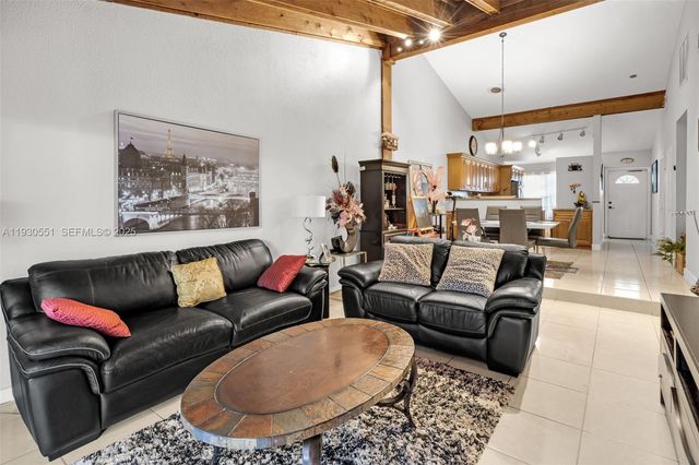 2340 Evergreen Ct, Pembroke Pines, FL 33026