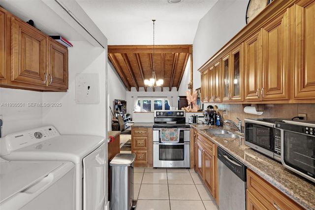 2340 Evergreen Ct, Pembroke Pines, FL 33026