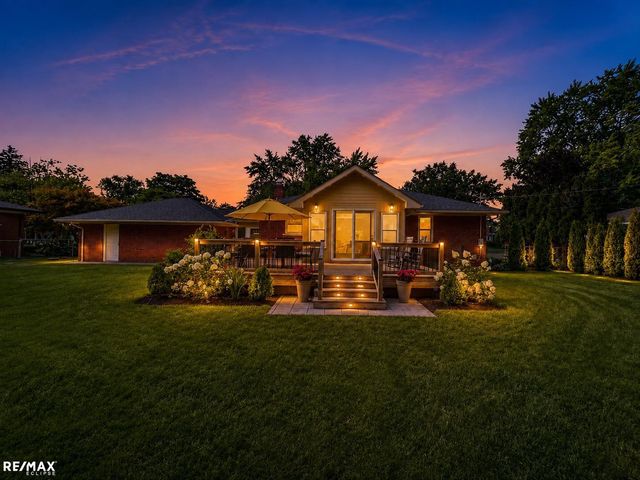 22231 Grossedale Street, St Clair Shores, MI 48082