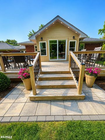 22231 Grossedale Street, St Clair Shores, MI 48082