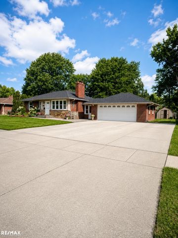 22231 Grossedale Street, St Clair Shores, MI 48082