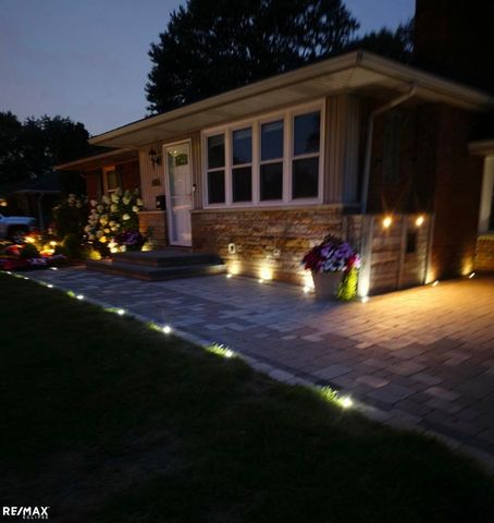 22231 Grossedale Street, St Clair Shores, MI 48082