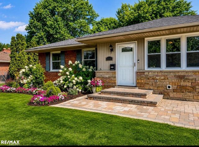 22231 Grossedale Street, St Clair Shores, MI 48082