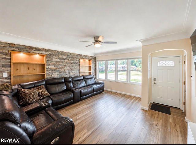22231 Grossedale Street, St Clair Shores, MI 48082