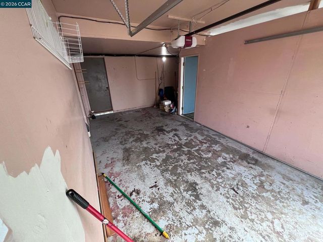 7672 Surrey Ln, Oakland, CA 94605