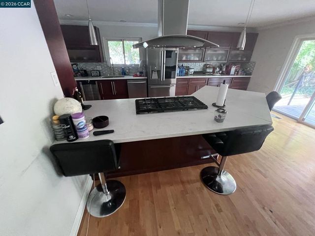 7672 Surrey Ln, Oakland, CA 94605