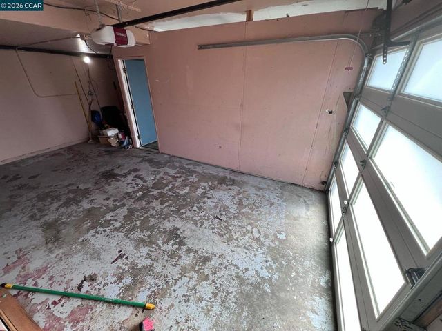 7672 Surrey Ln, Oakland, CA 94605